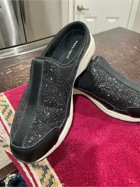 Easy Spirit black Glitter Slip-On Walking Shoes